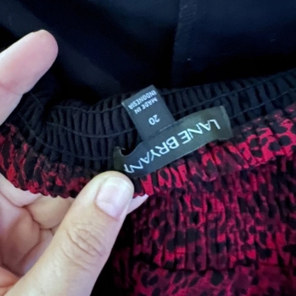 Lane Bryant Tube Top. Red/Black Strapless. Stretchy at the top. Size 20 - Picture 3 of 4